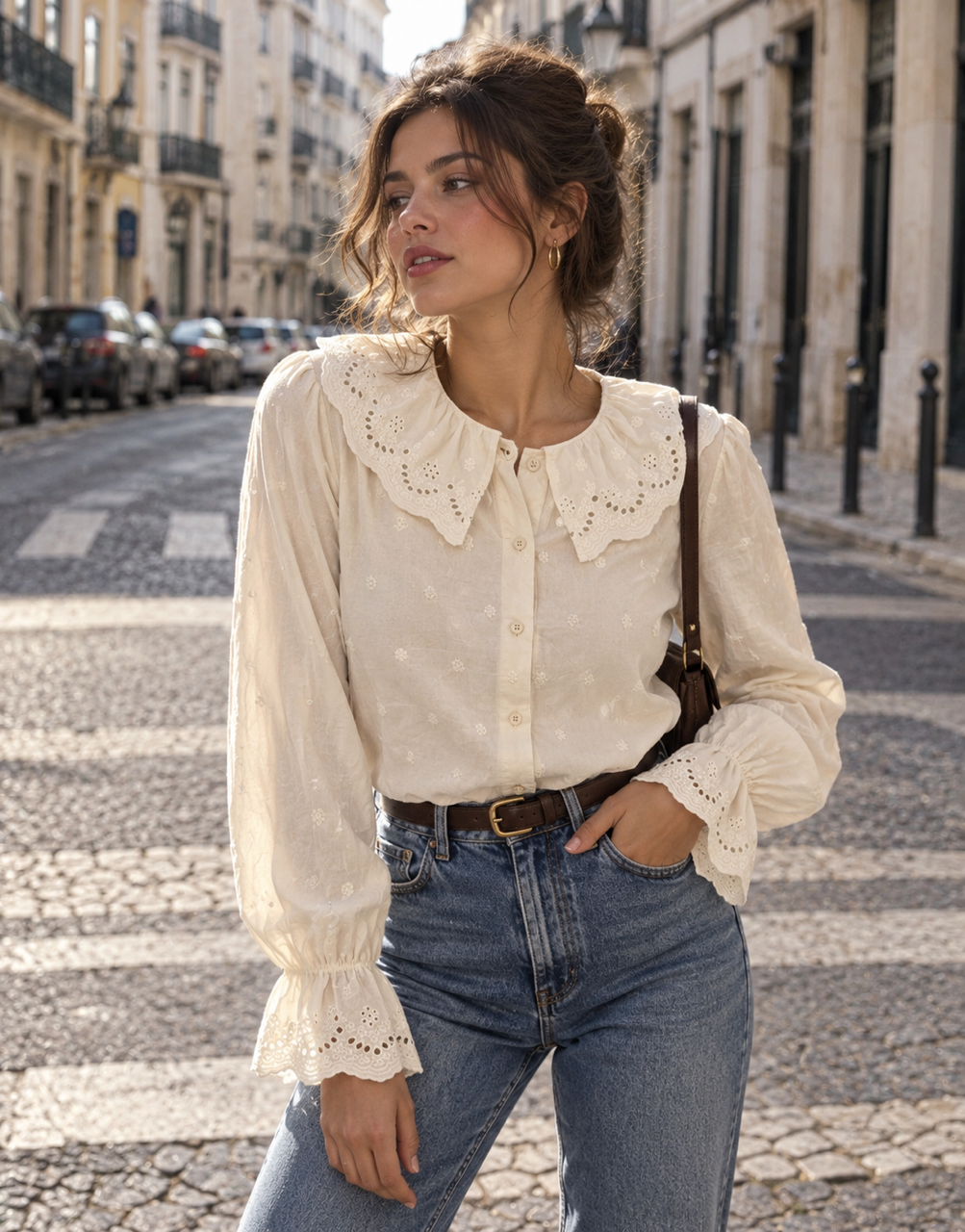 Camiseiro Bordado em Bege